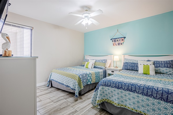 Guest room with two queens, ceiling fan, smart TV and access to the second bathroom