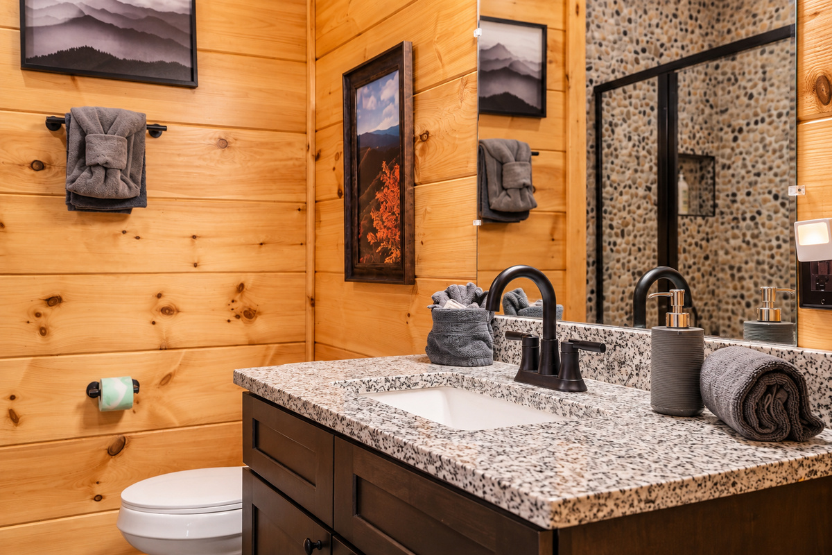Knotted towels, a soap dispenser, and a night-light for those late-night trips.