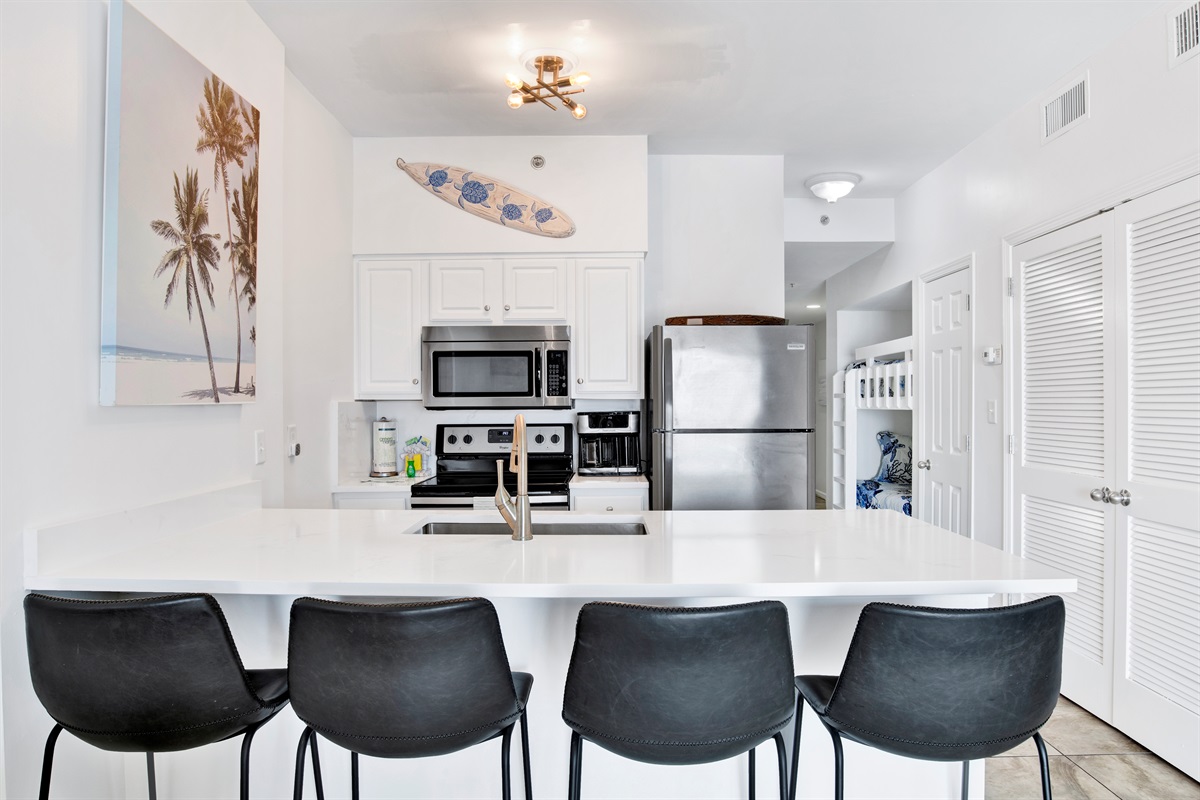 Breakfast Bar With Seating For 4