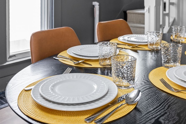Enjoy a feast with our full dining set up for 6.