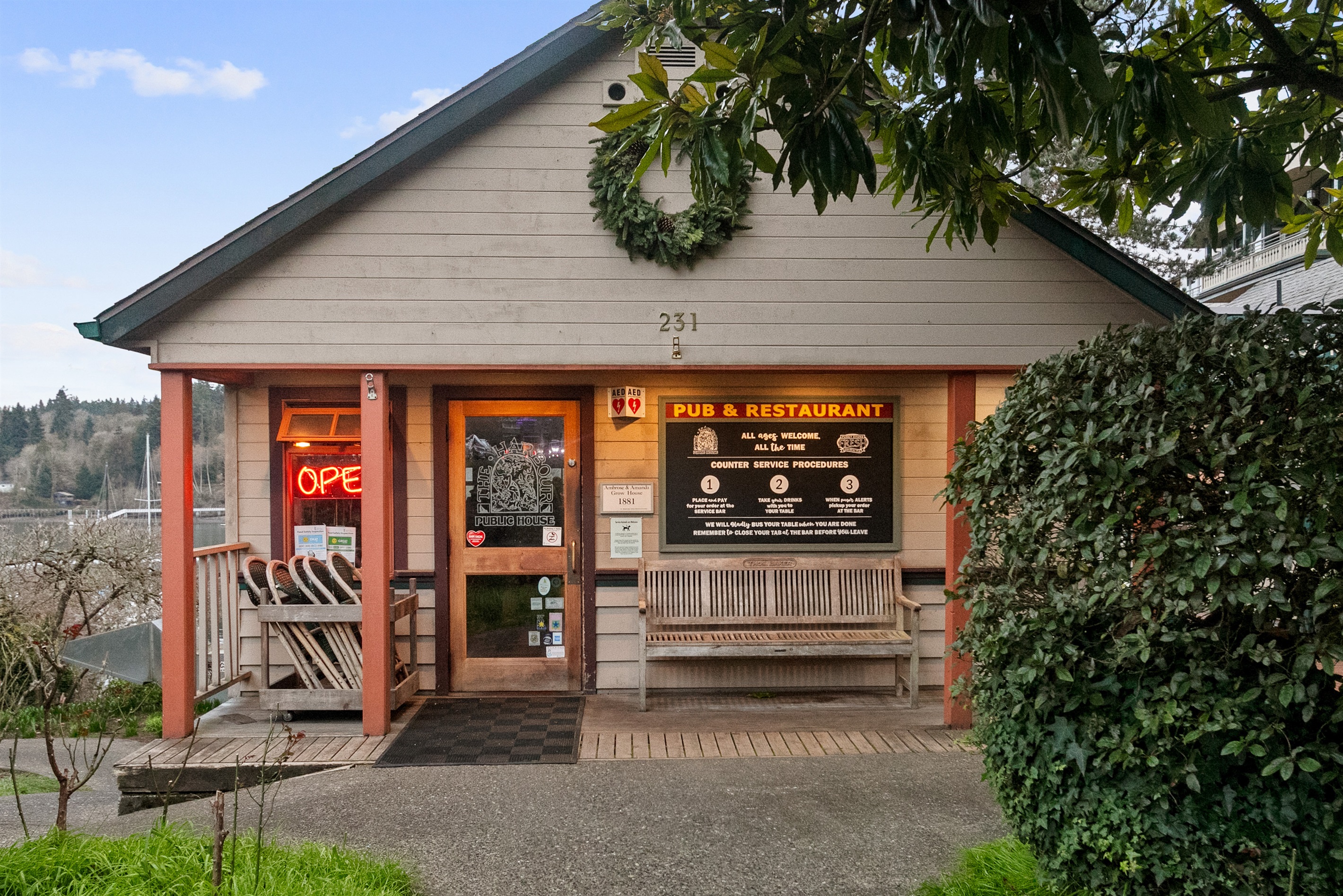 Bainbridge Island has many excellent restaurants, cafes, and pubs to choose from during your stay.