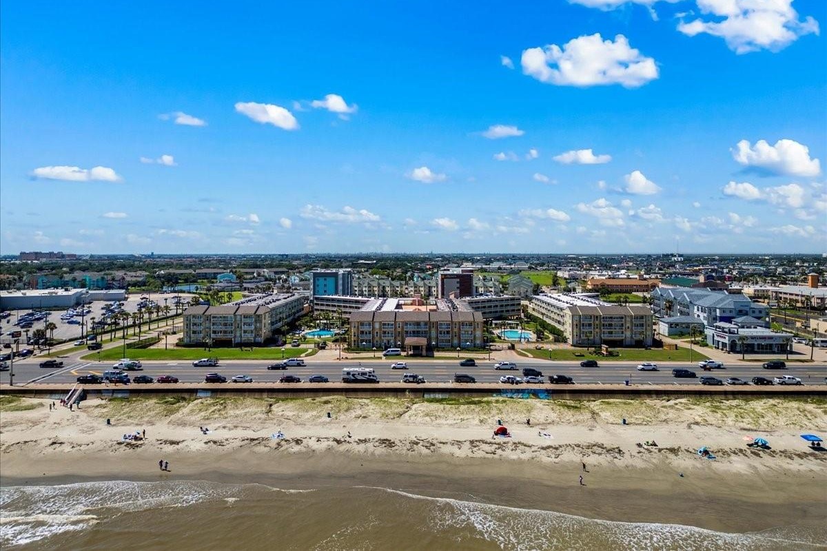 From the beach to the complex-you're really this close to the water