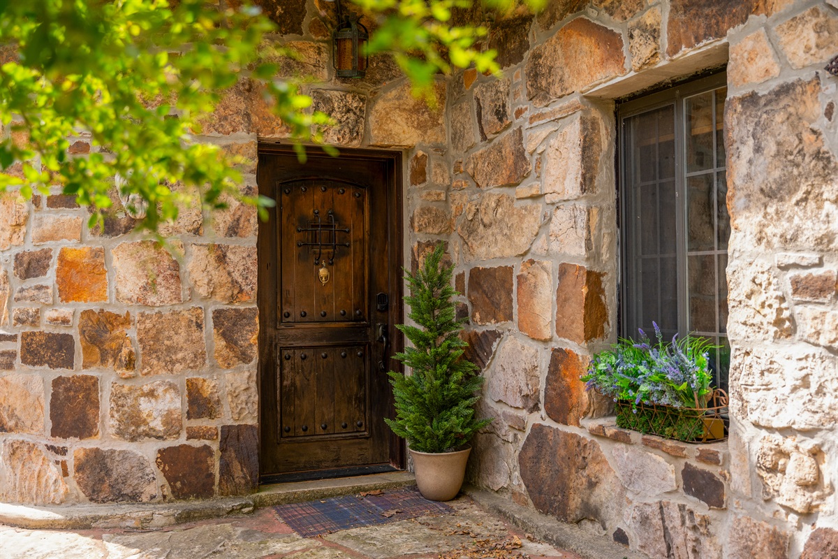 The charm hits before you ever even walk in the front door.