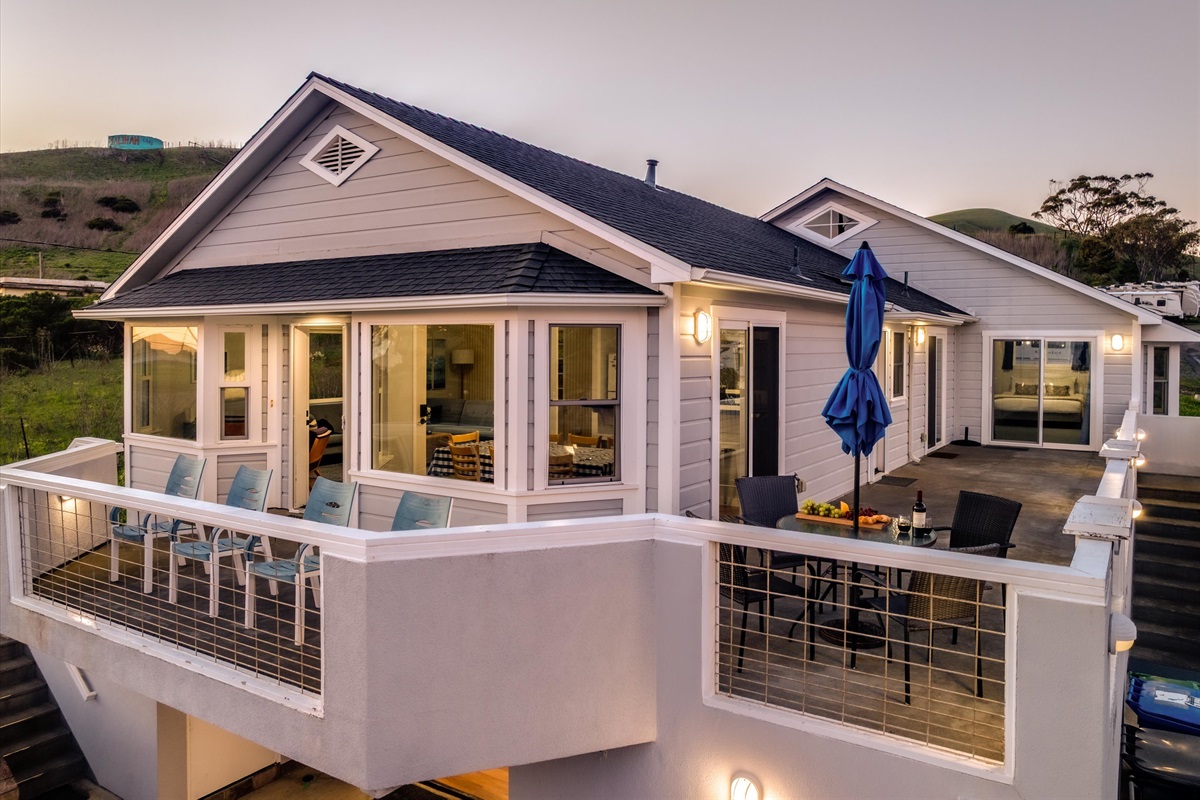 Coffee in the morning, wine at night — this is your all-day hangout spot with the best views of the ocean.