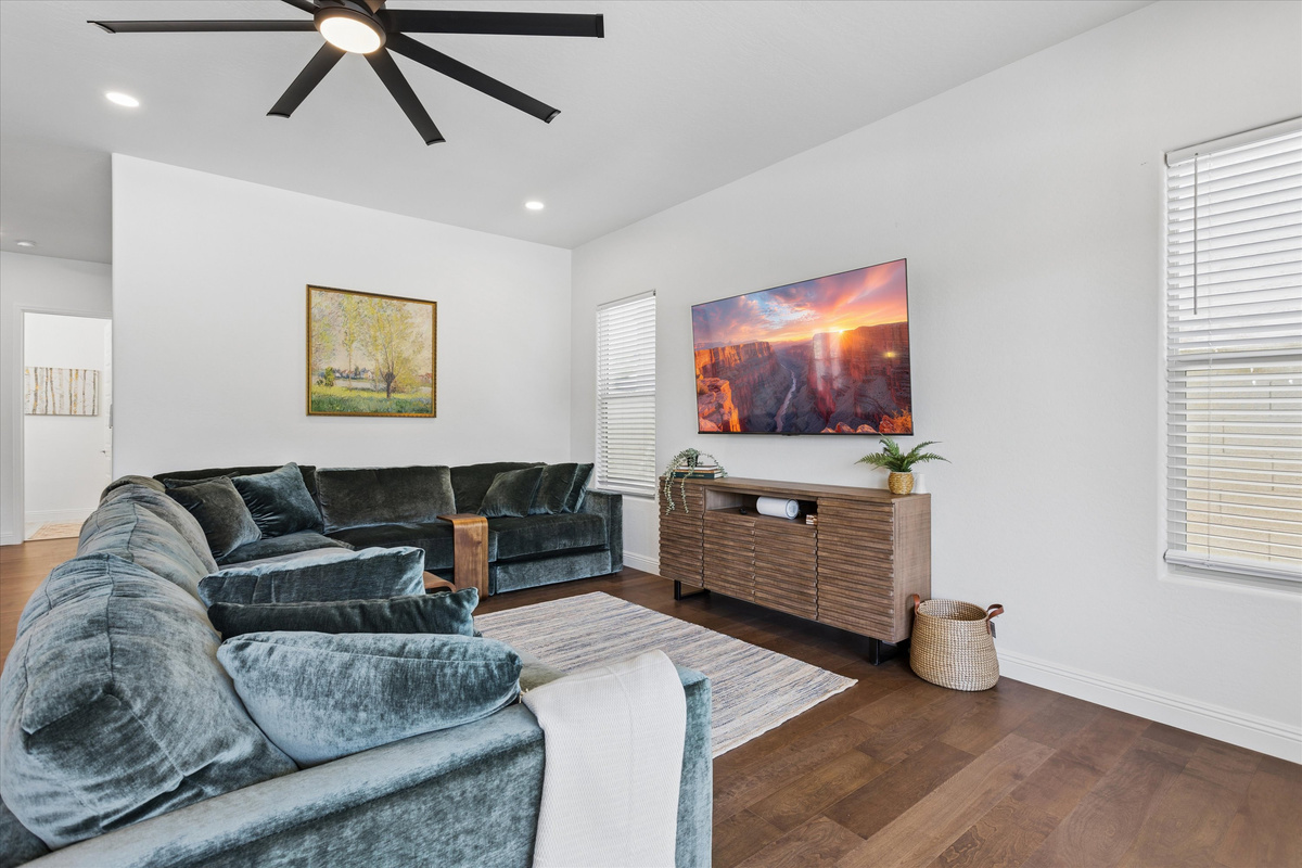 Modern Boho Retreat | 5BR/4.5BA | Near Westgate — Modern Boho Retreat | 5BR/4.5BA | Near Westgate, Glendale, Arizona — photo 15