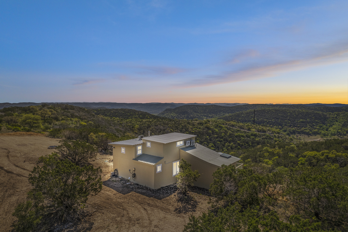 Carmel in the Sky, Leakey