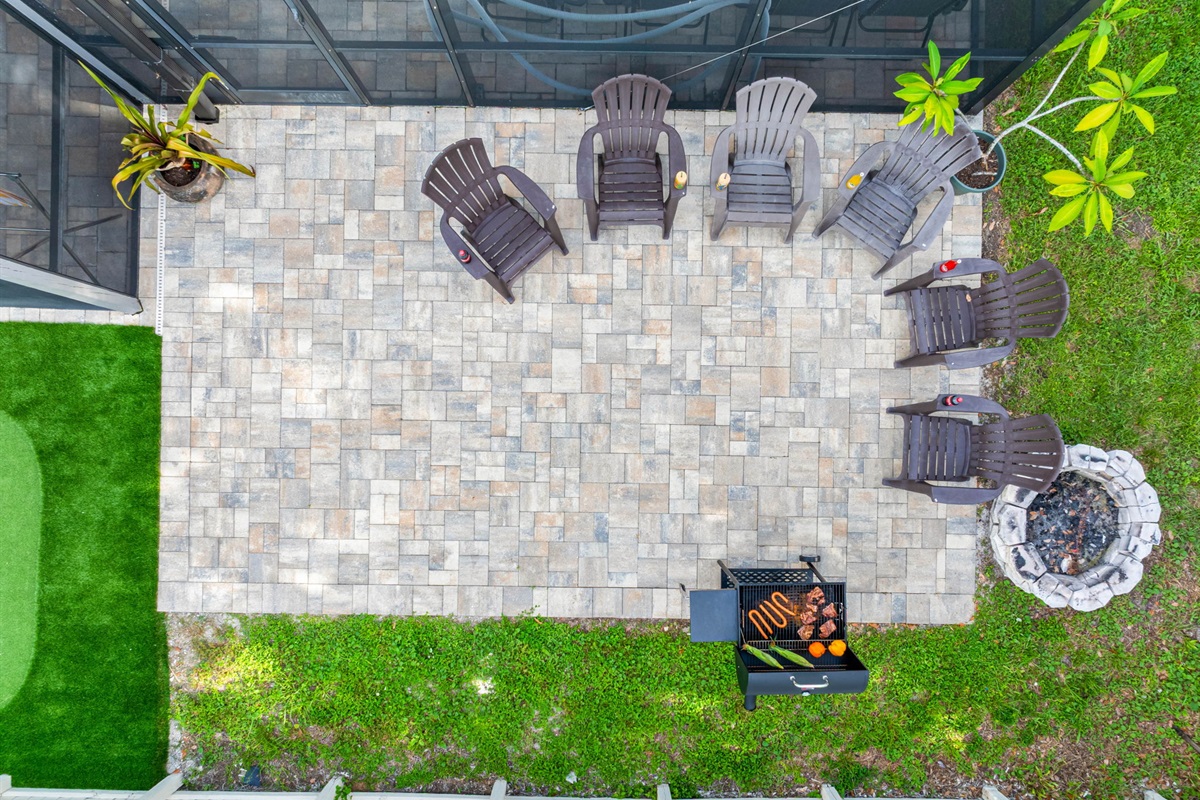 As the sun sets, light up the firepit, crack open a drink, and enjoy great conversation under the stars.