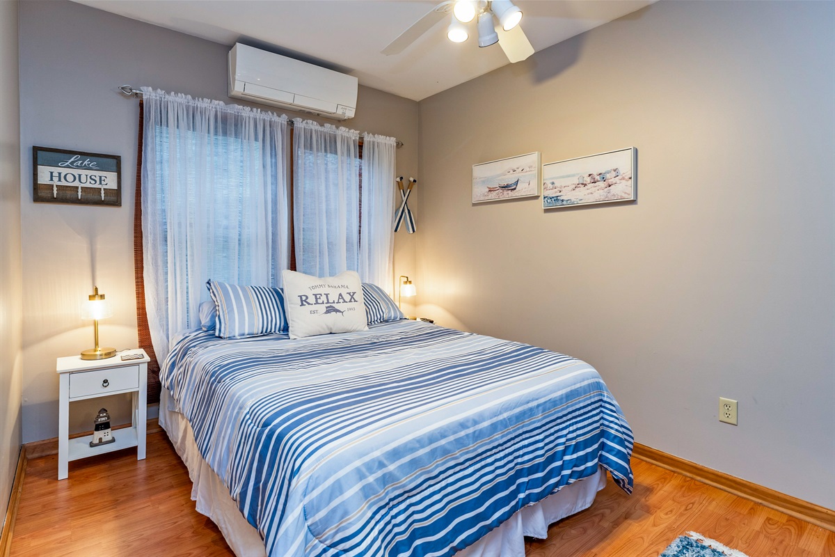 Queen Main floor bedroom