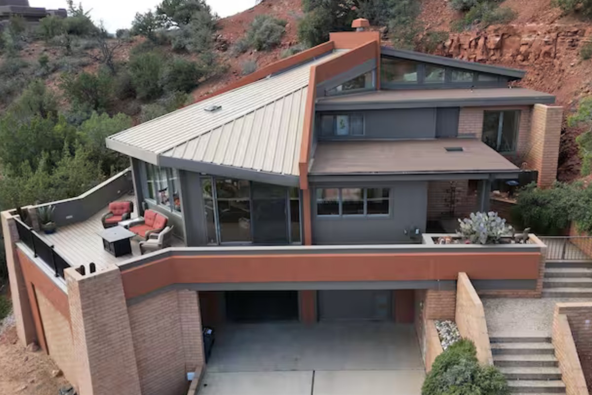 Aerial view: Unique hideaway in a quiet, serene neighborhood