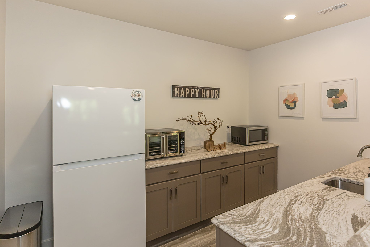 Convenient kitchenette for snacks and drinks downstairs.