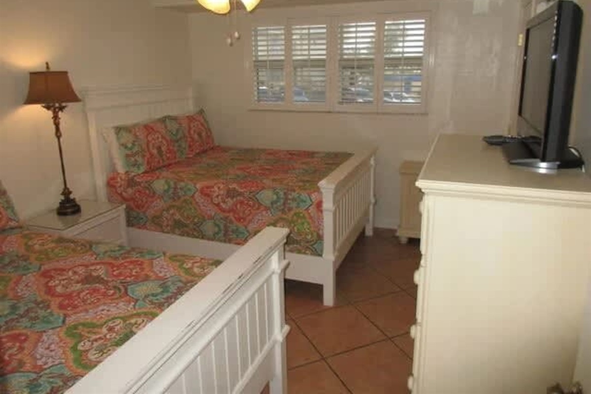 Spare bedroom with double beds 