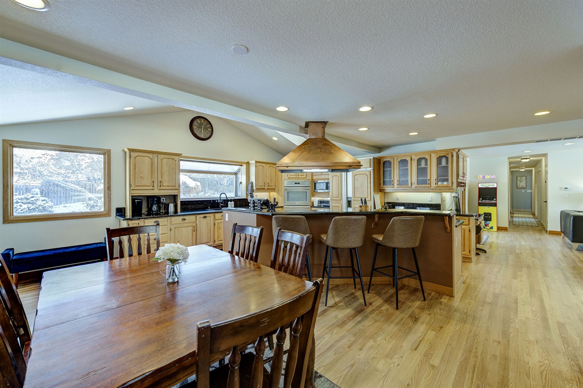 Plenty of seating for your guests at the kitchen table or bar.