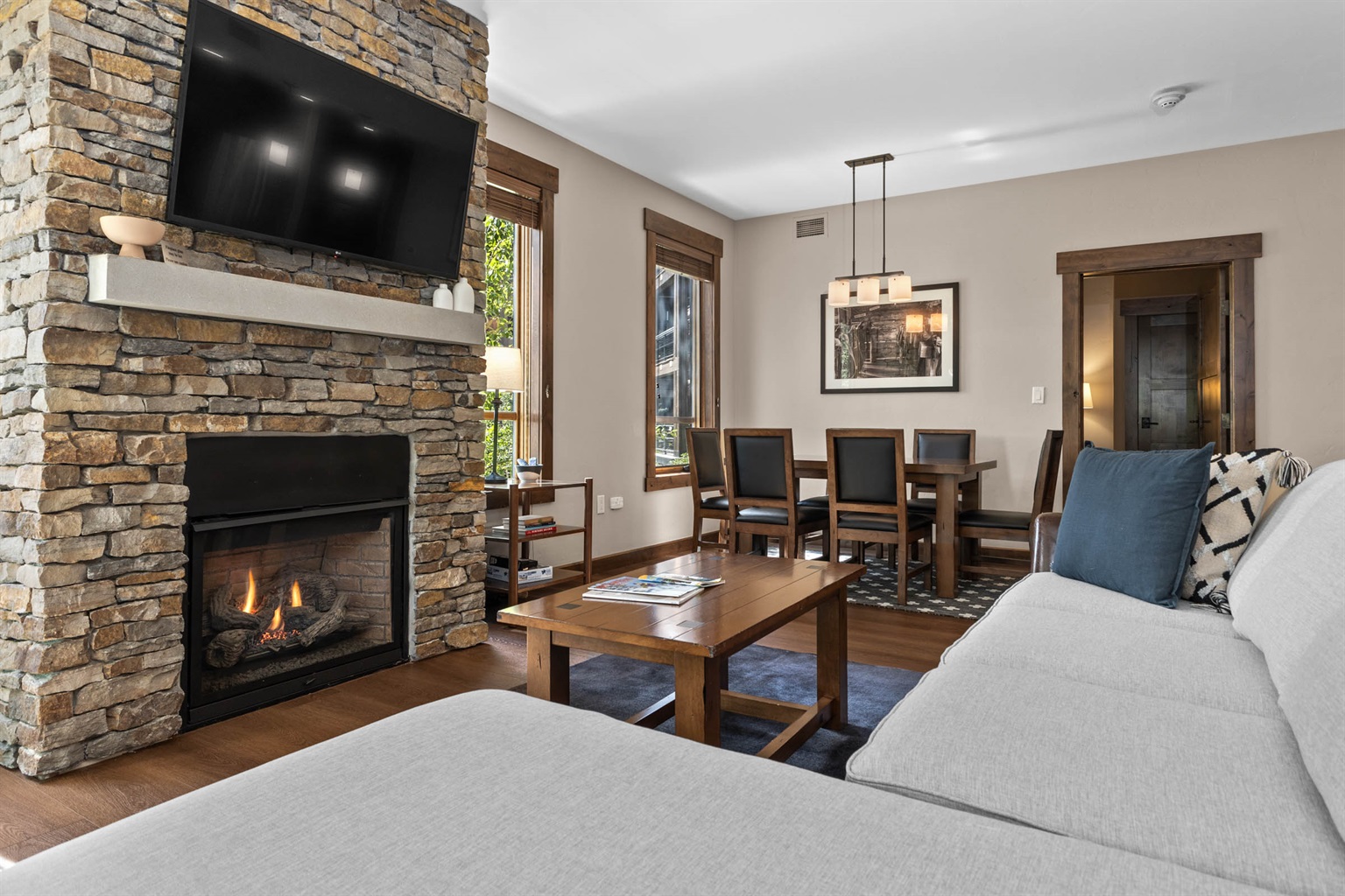 Living room  | Fireplace