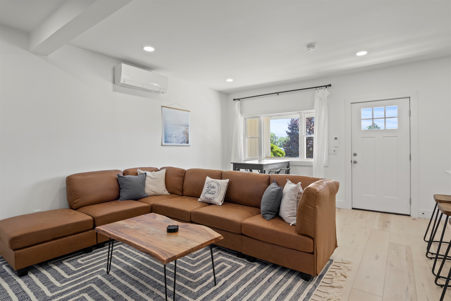 Dining table has 4 seats 