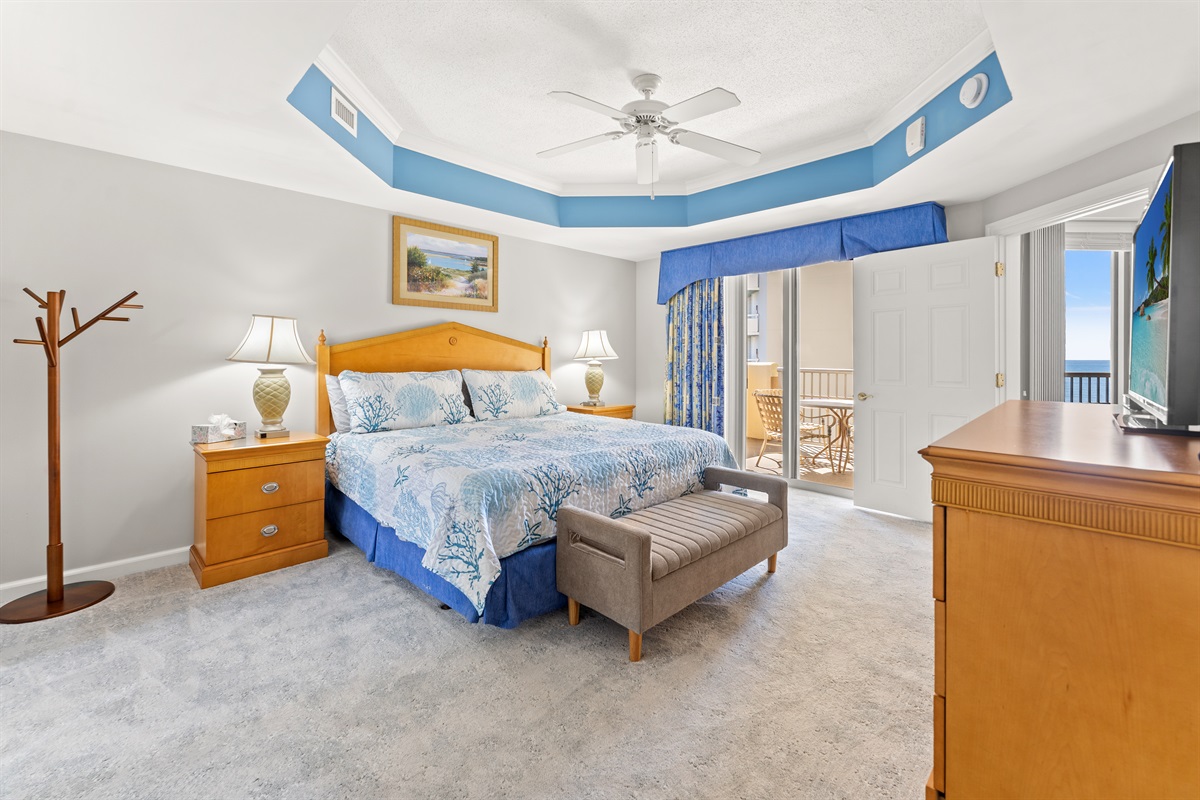 Spacious Main bedroom with King bed and ensuite
