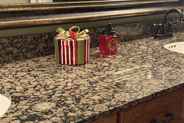 We can't forget the kitchen when it comes to Christmas!!