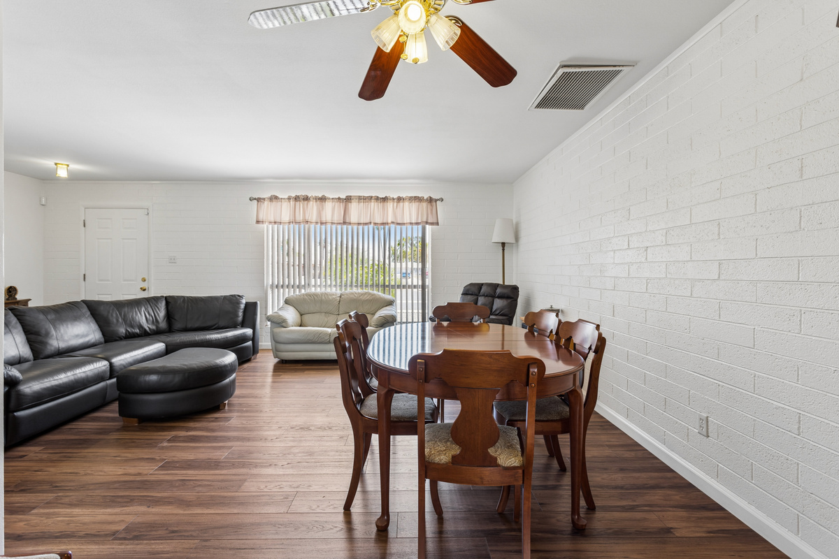 Classic Sun City Retreat | 2BR/1BA | Quiet Neighborhood — Classic Sun City Retreat | 2BR/1BA | Quiet Neighborhood, Sun City, Arizona — photo 9
