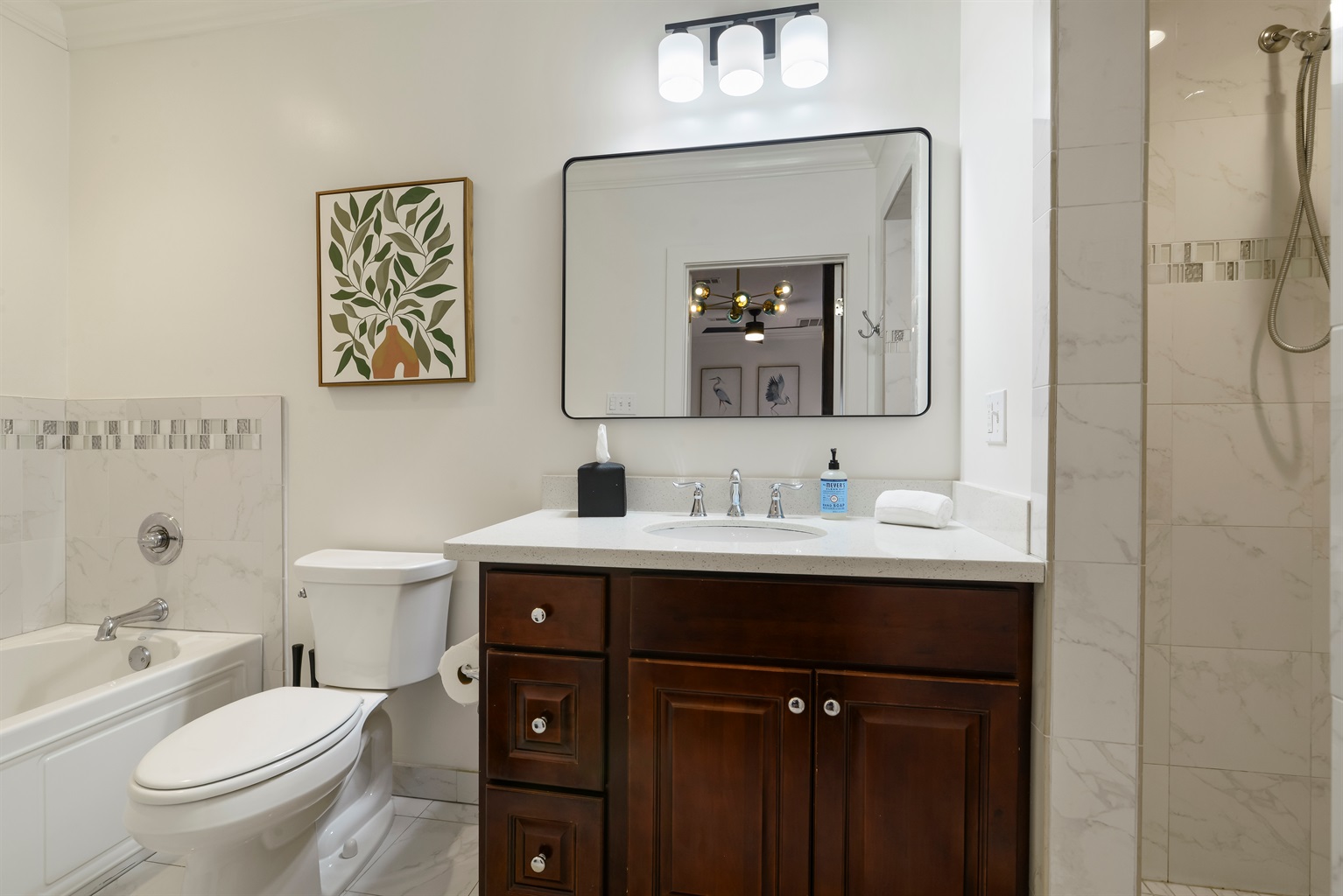 Spacious Full Bathroom of the Shorty Guest House including Walk In Shower and Bathtub