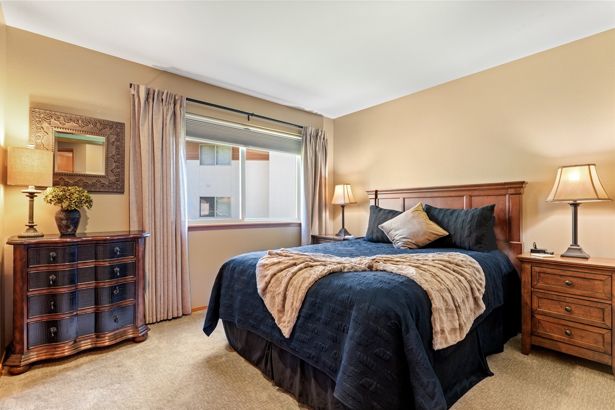 Second bedroom with Queen size bed
