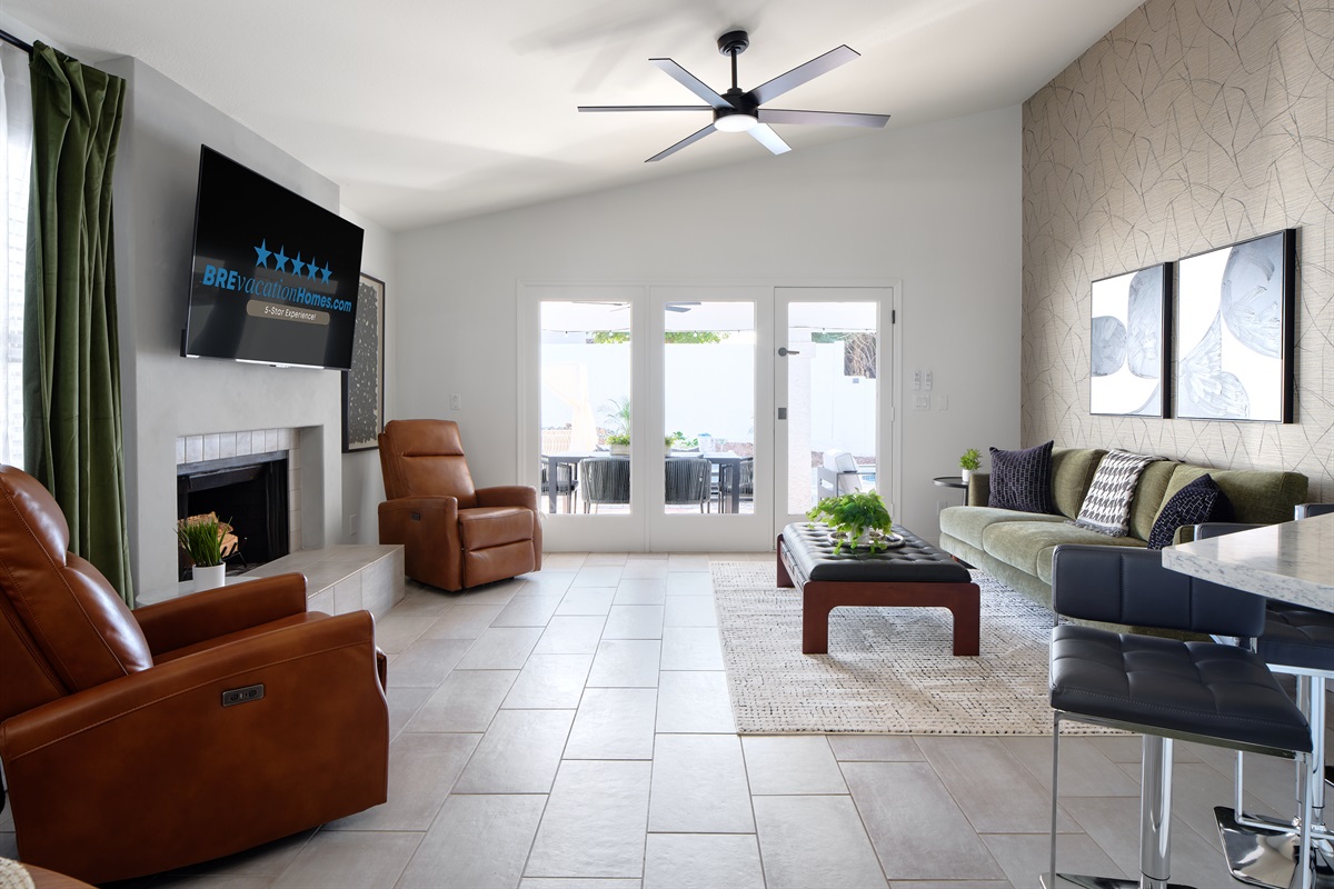 Family Room w/FirePlace Opens to Patio