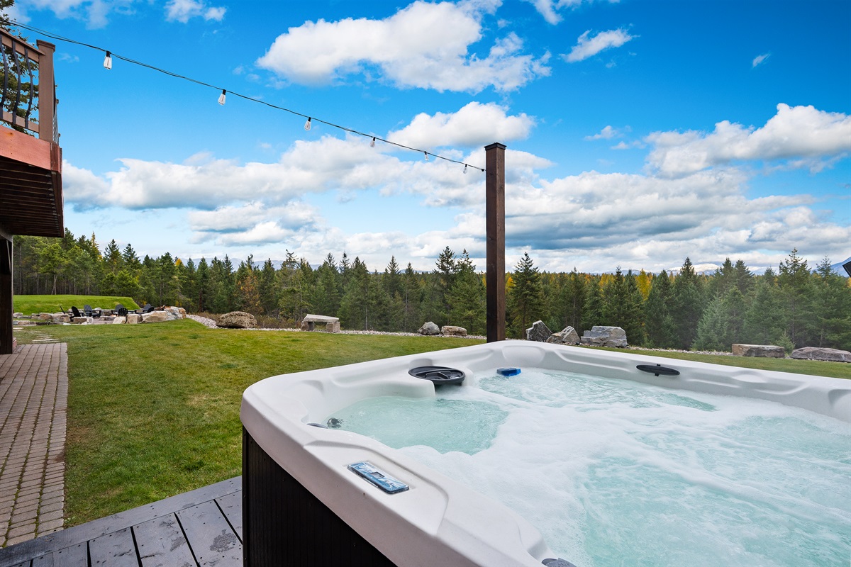 2 Hot tubs with views into Glacier National Park.