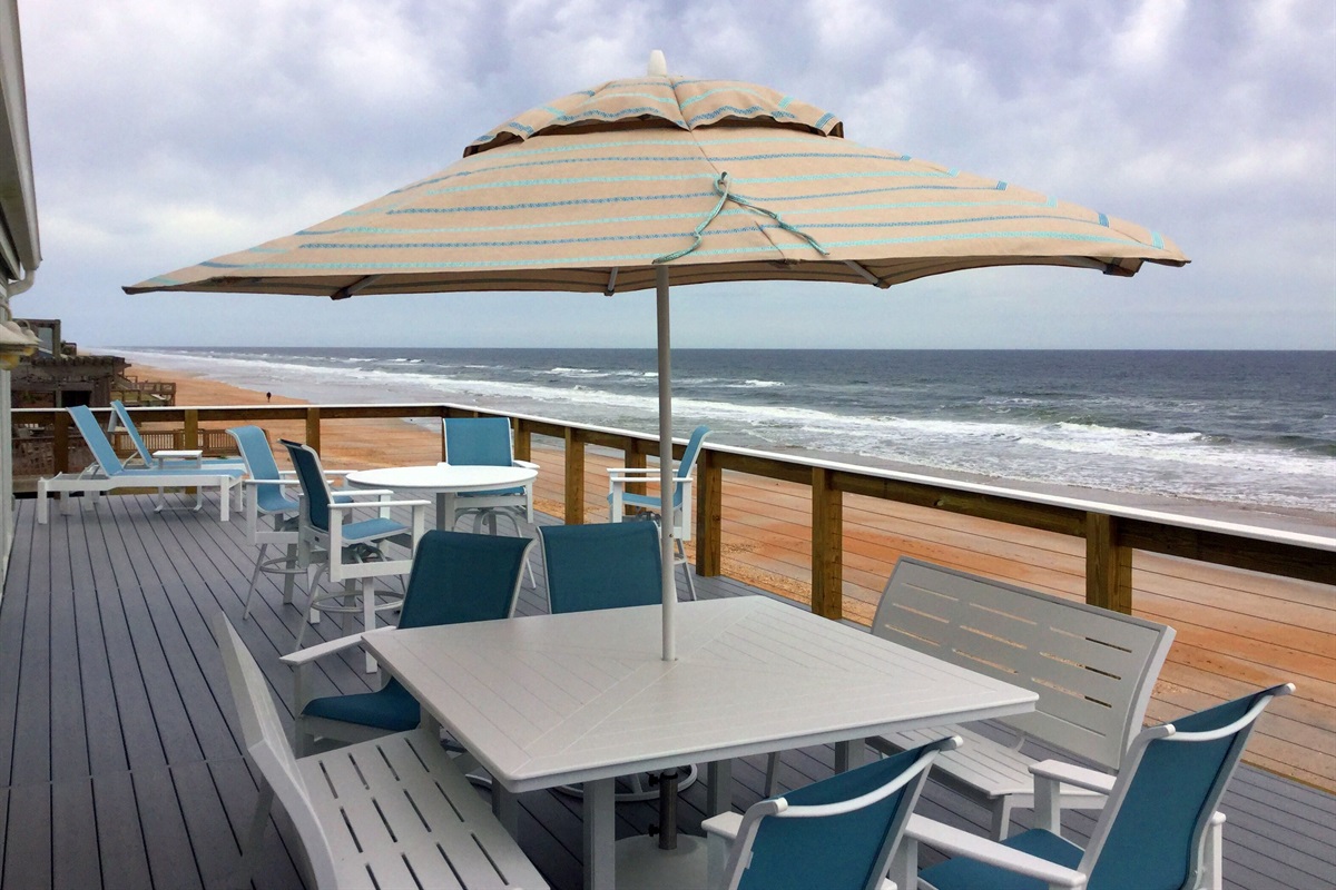 Deck facing north - with plenty of outside dining for 14. One touch umbrella!
