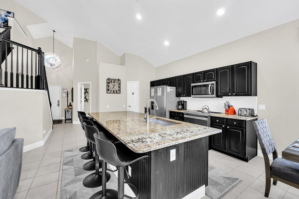 Breakfast Counter With 6 Stools