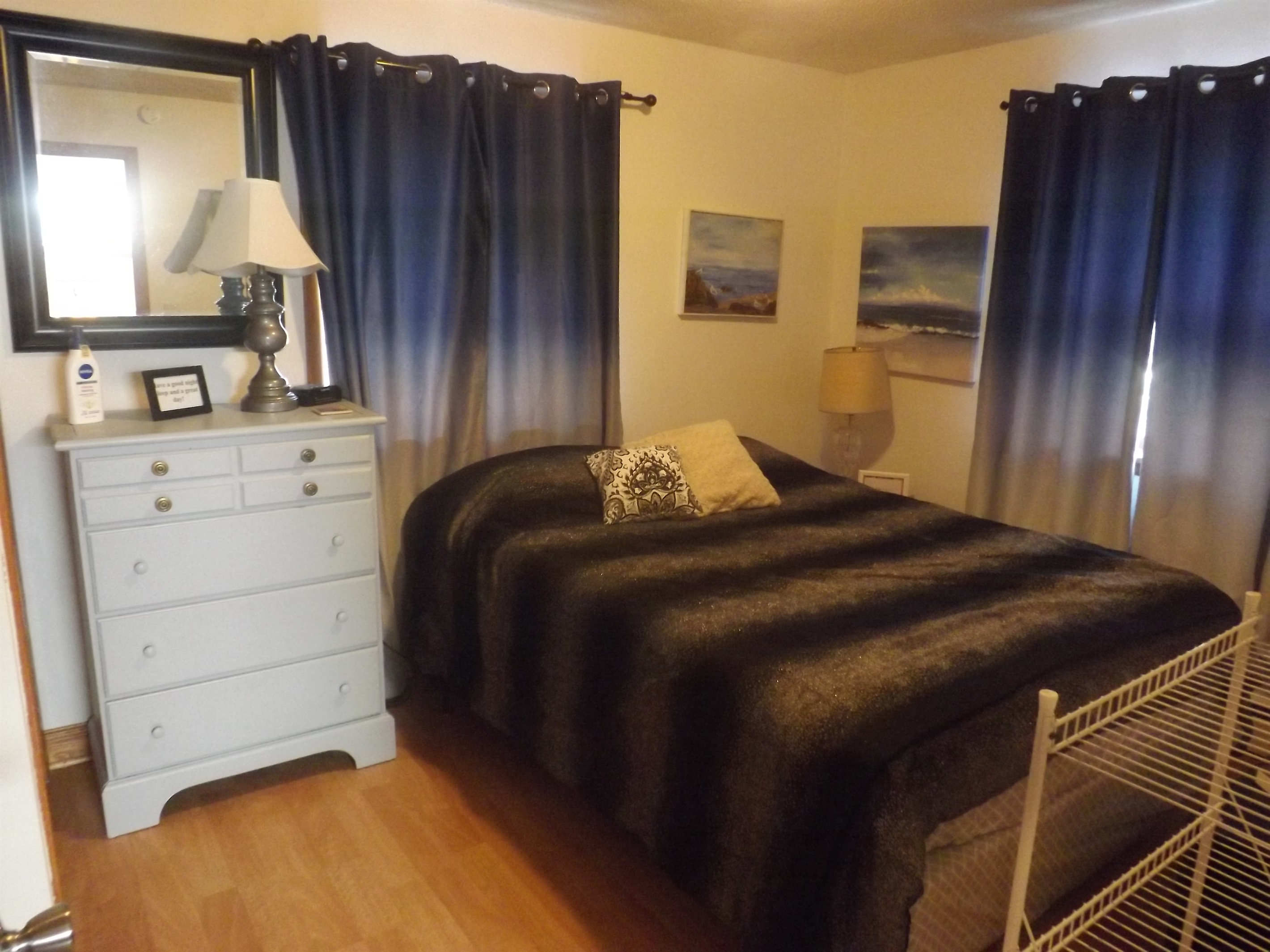 Queen bed with Roku smart TV