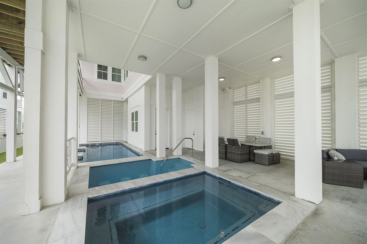 3ebf4788a9cb4cbaa19ea801bf5674cd Large | Beachhouse | Texas | TX | Vacation Homes | Galveston | Crystal Beach | Kokomo | Breezy Days | Beachfront Elegance | Sunrise Serenity | Southern Sands Property Management, LLC