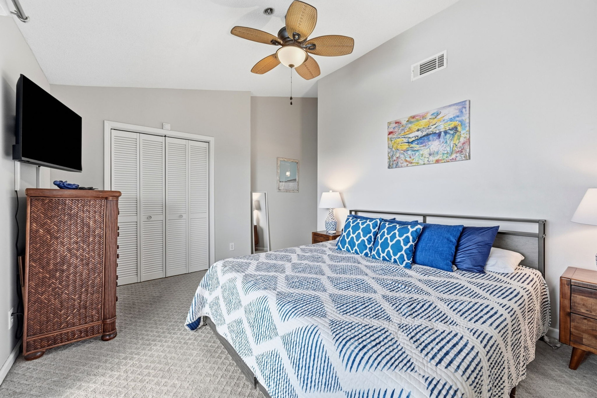 Keep your vacation wardrobe organized with plenty of closet space 
