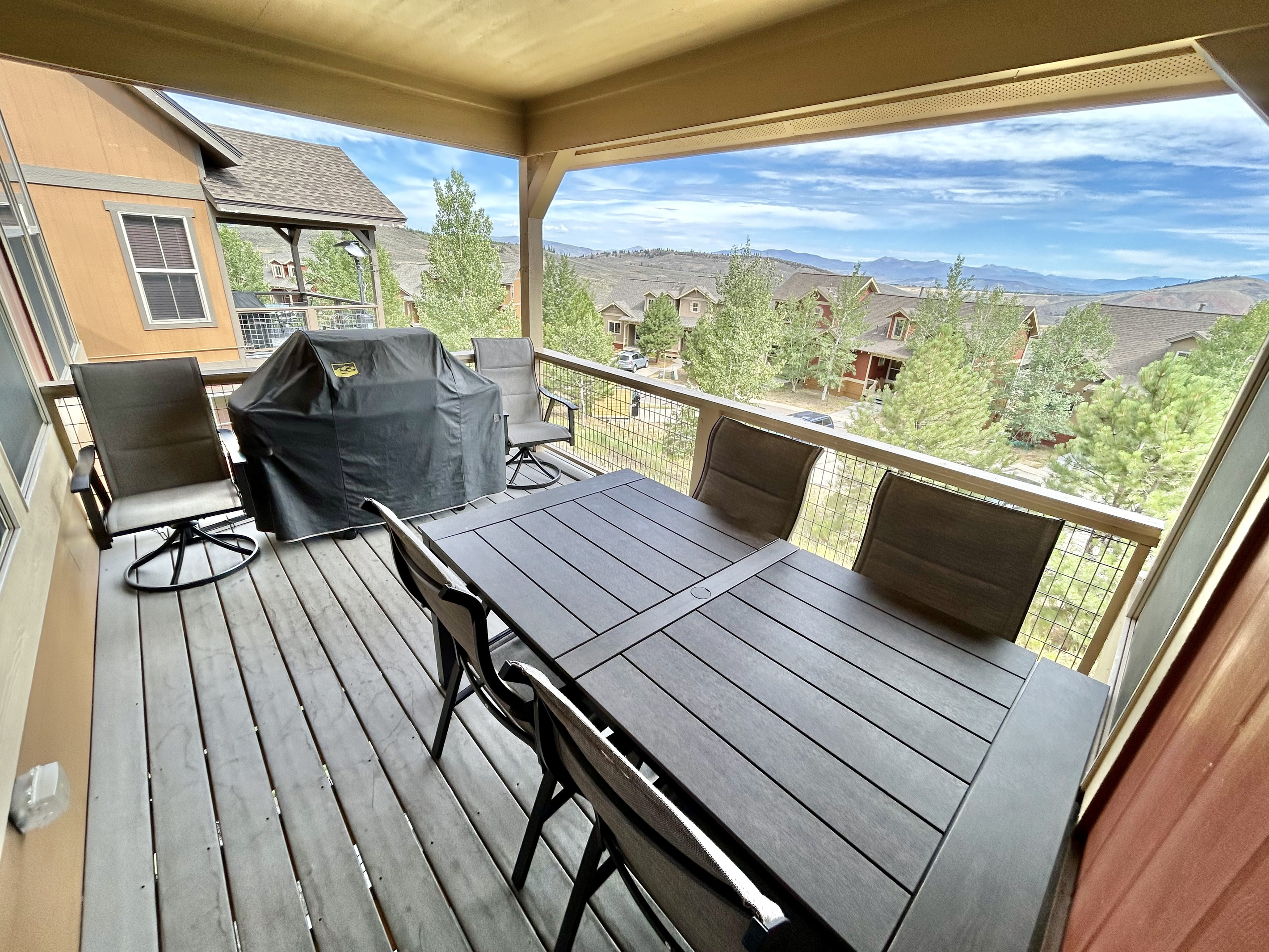Outdoor Balcony with BBQ