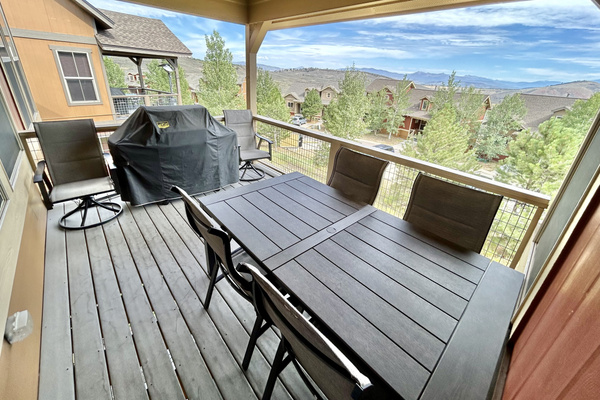 Outdoor Balcony with BBQ