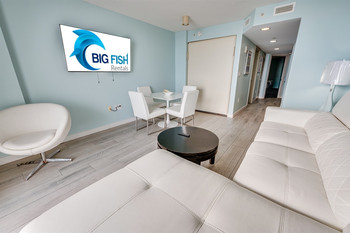 Living Room with Stunning Views🌊☀️