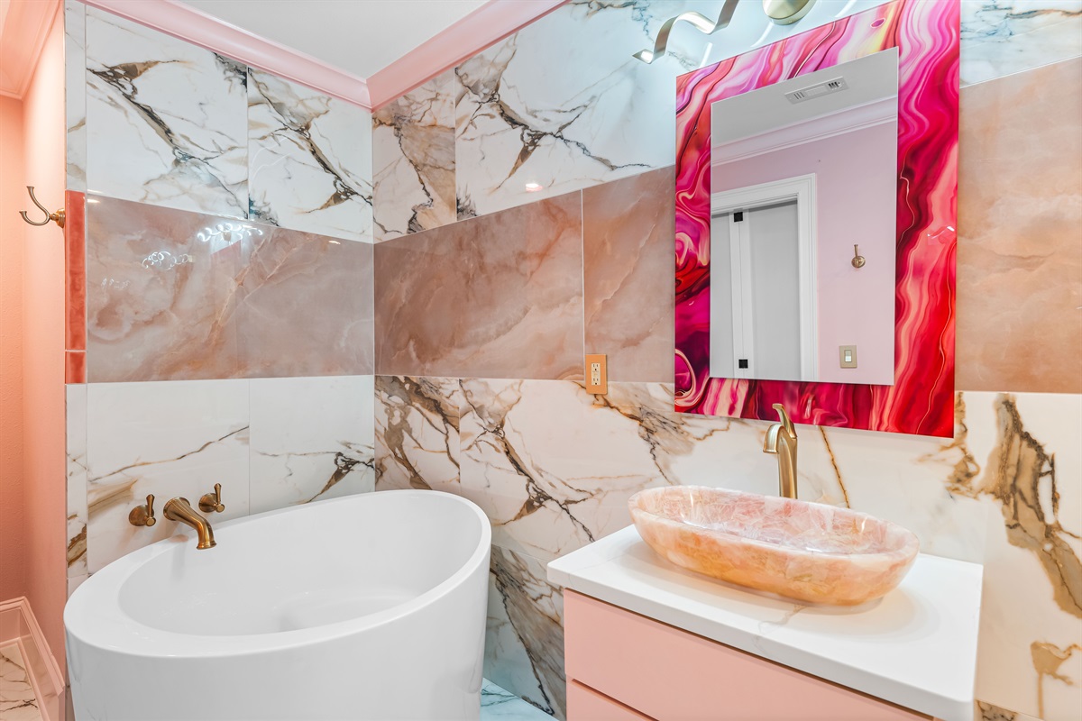 Beachfront King Suite Bath | First Floor