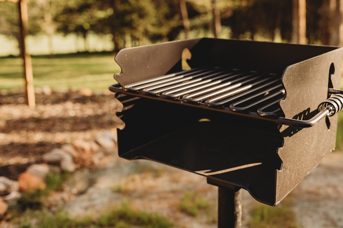 Fire up the outdoor charcoal grill and enjoy a delicious meal surrounded by nature&rsquo;s beauty.