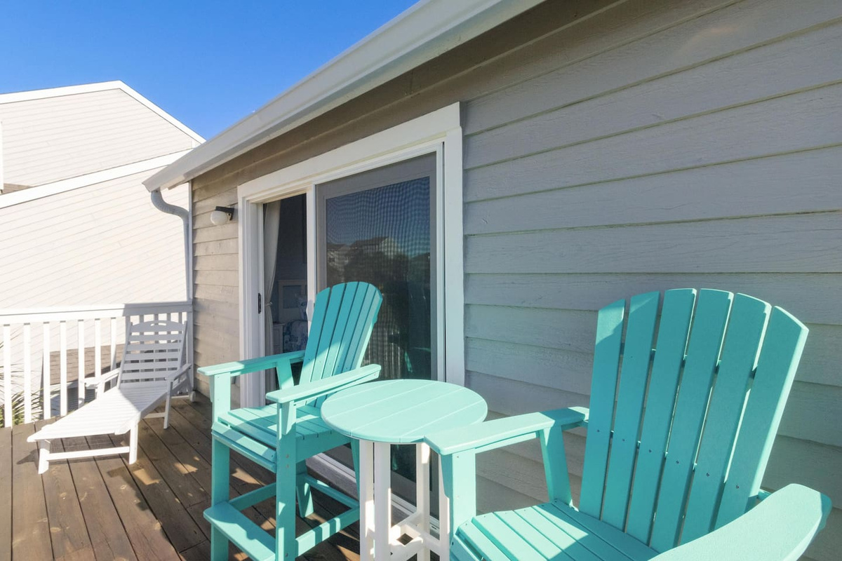 Sip your morning coffee from the master deck seating &mdash; the view is ready, the chair is waiting.	