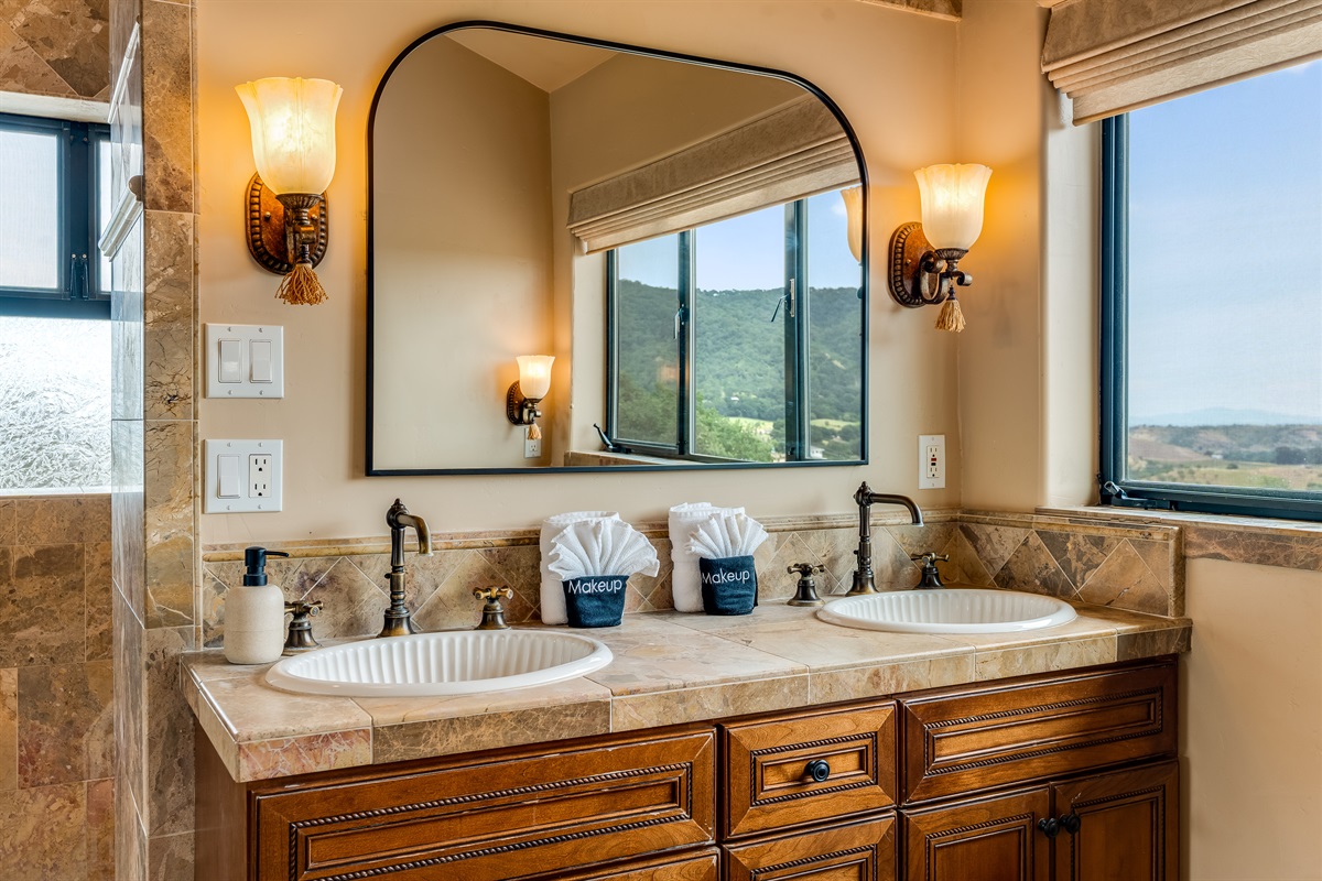 Master Bedroom Bathroom