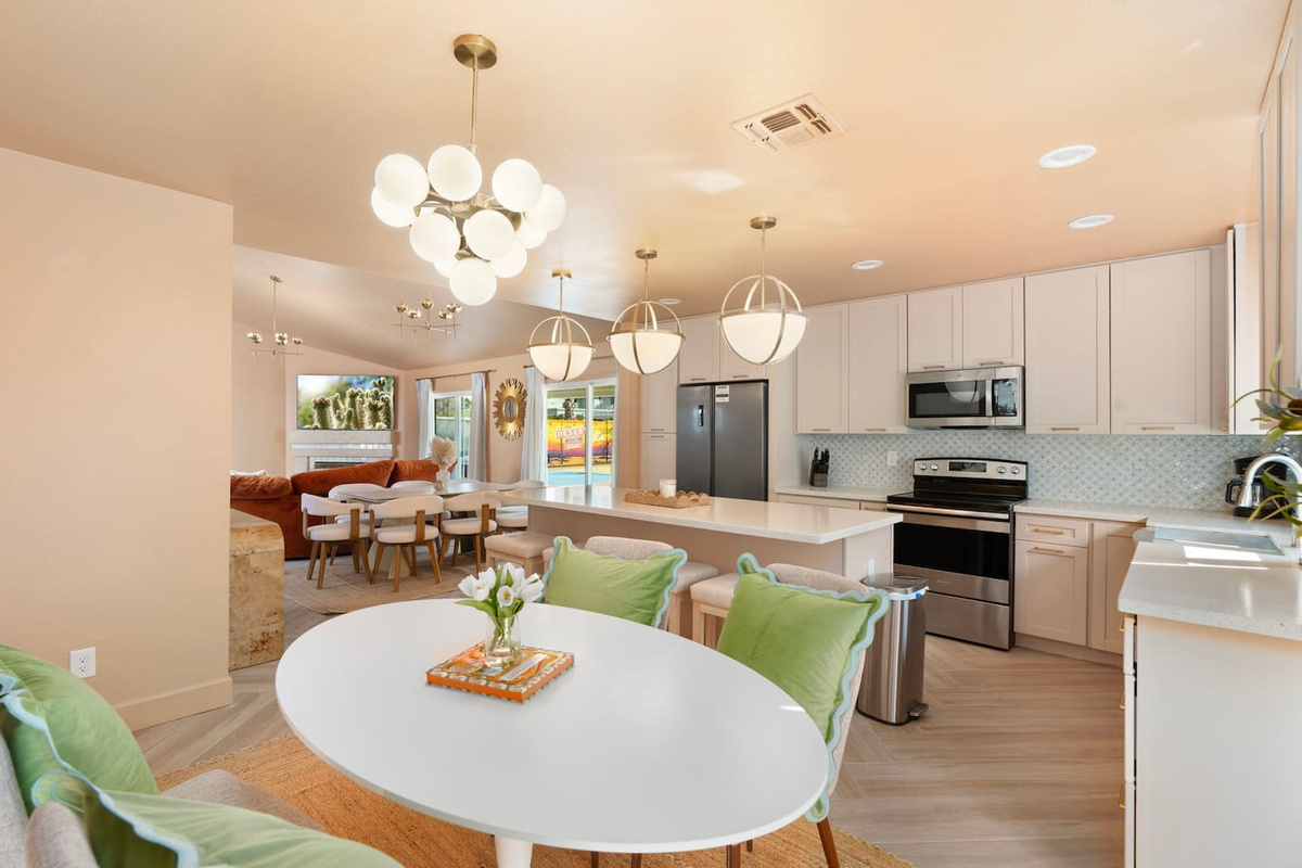 Additional seating for 4 over at this breakfast nook table.