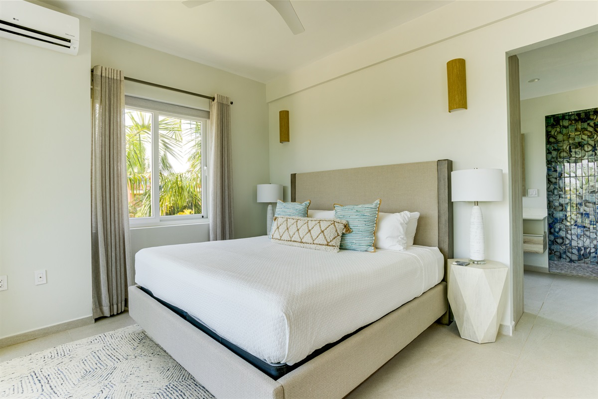 Bedroom 1: King Bed