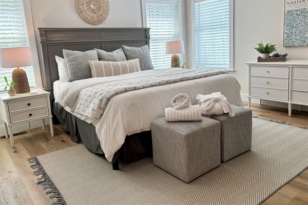 Welcome to your serene getaway! This beautifully designed bedroom features a cozy fireplace and 50" LED TV, vaulted ceilings, stylish decor, and a touch of modern elegance. Perfect for relaxation after a day of adventures. Your tranquil escape awaits!