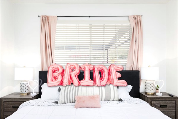Perfect for bridal parties or romantic getaways, this bedroom features festive décor to celebrate your occasion in style.

