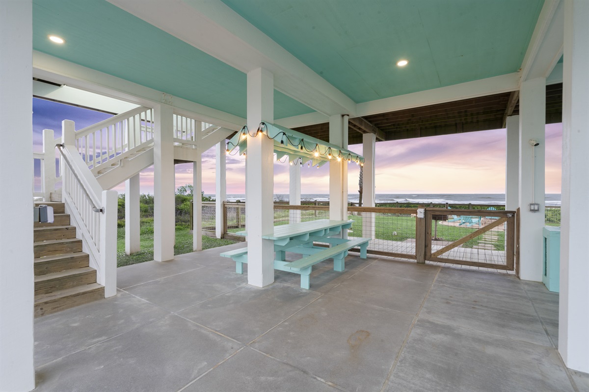 3f0435f4ab86409796bb3a18dd504cb8 Large | Beachhouse | Texas | TX | Vacation Homes | Galveston | Crystal Beach | Kokomo | Breezy Days | Beachfront Elegance | Sunrise Serenity | Southern Sands Property Management, LLC