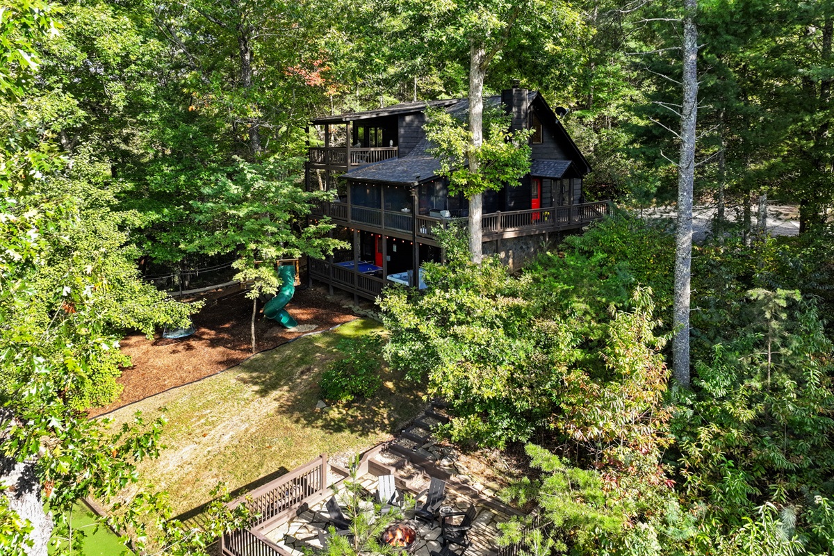 Rustic wood, cozy charm, and views for days.