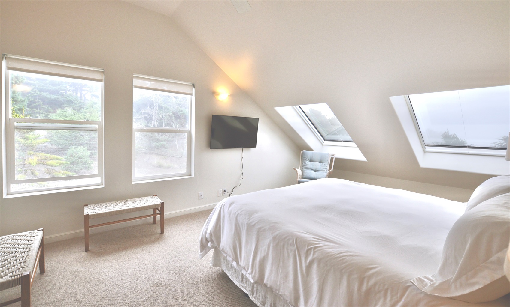 Upstairs bedroom: king bed, skylights, smart TV, ocean views, full closet and en suite bathroom.