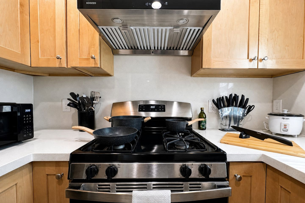 Modern & Remote-Ready Near Downtown, photo 2