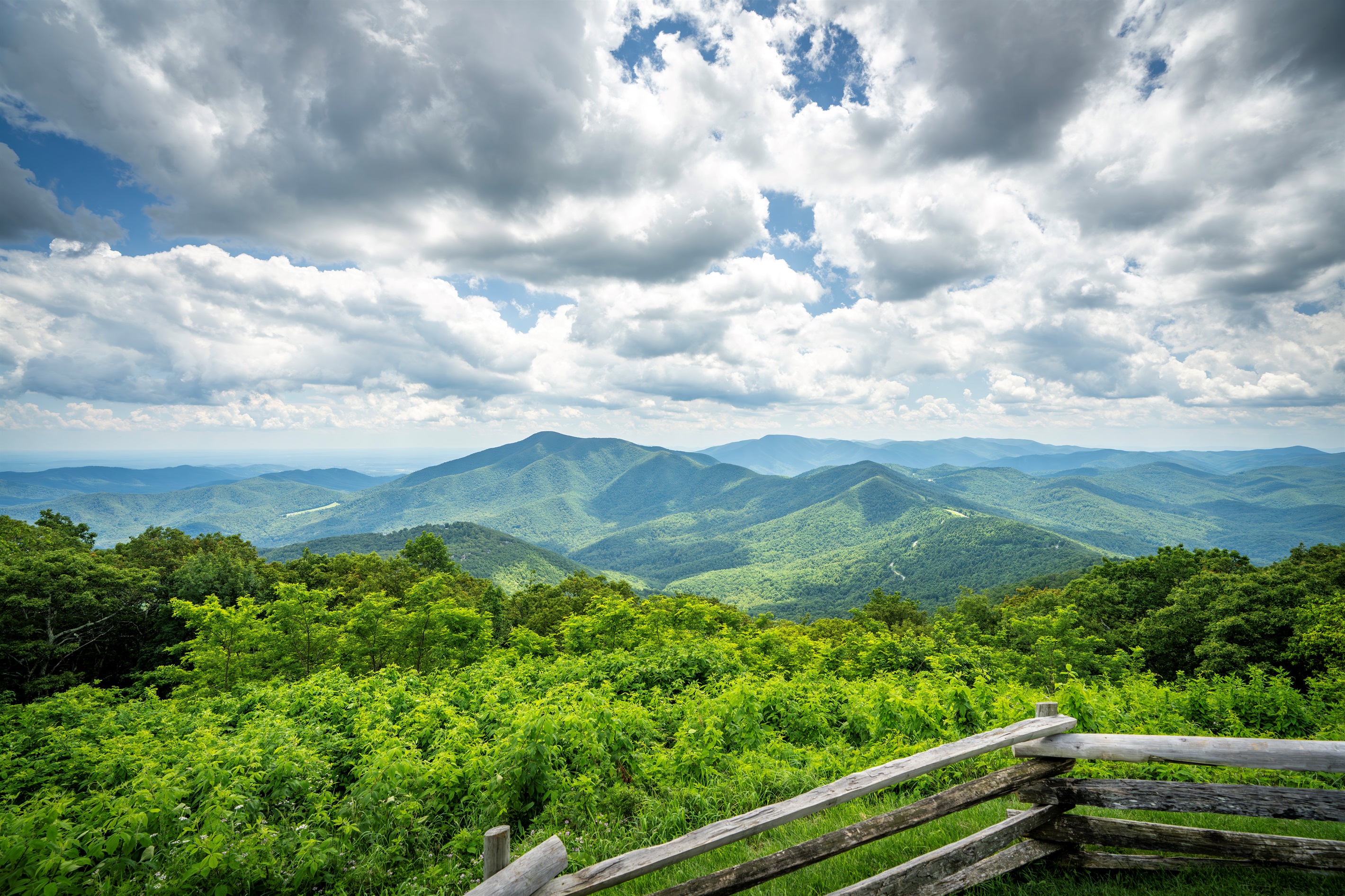 Ravens Roost Overlook – just 5 min away – offers sweeping Shenandoah Valley views, dramatic skies & Insta-worthy sunsets. A can’t-miss Wintergreen photo op