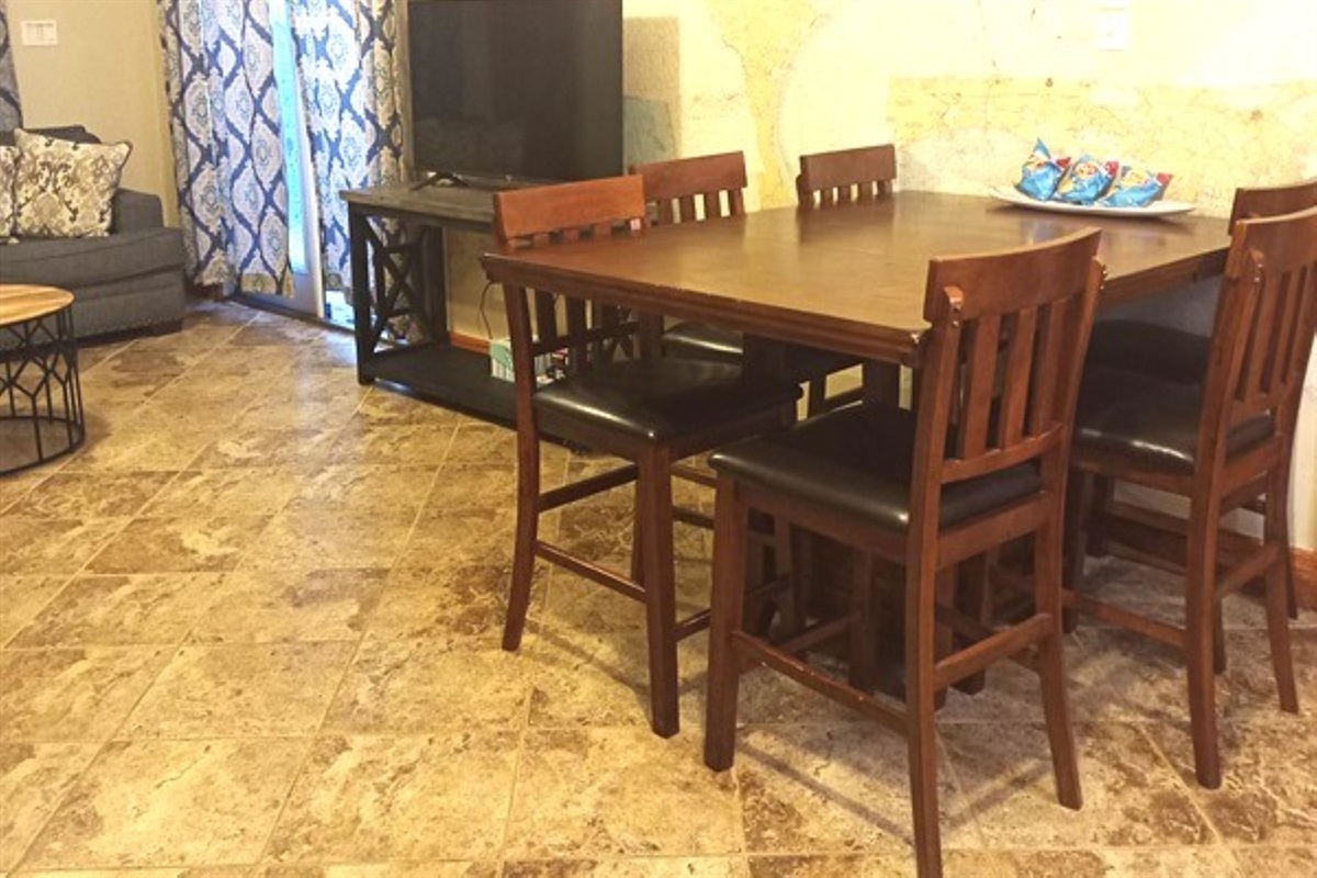 Dining for 4 in side B