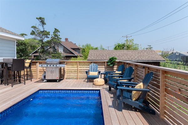 8'x10' plunge pool with seating, BBQ