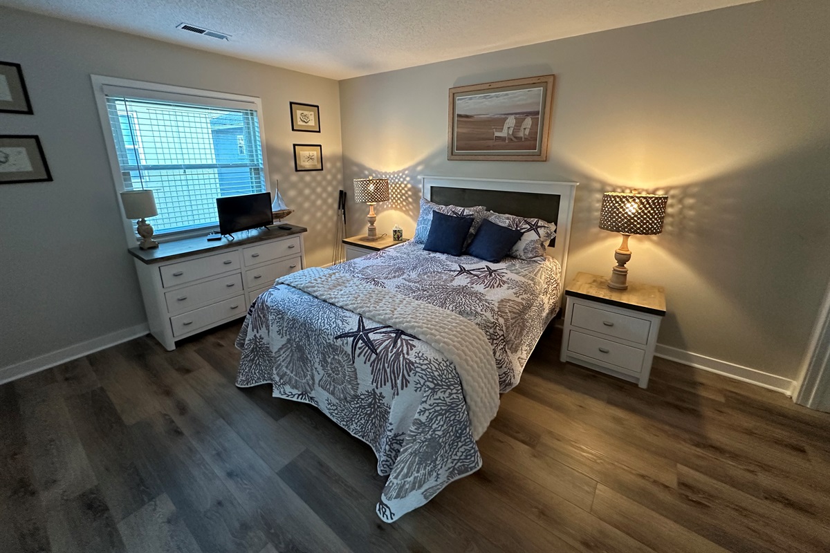 Main Bedroom - Queen