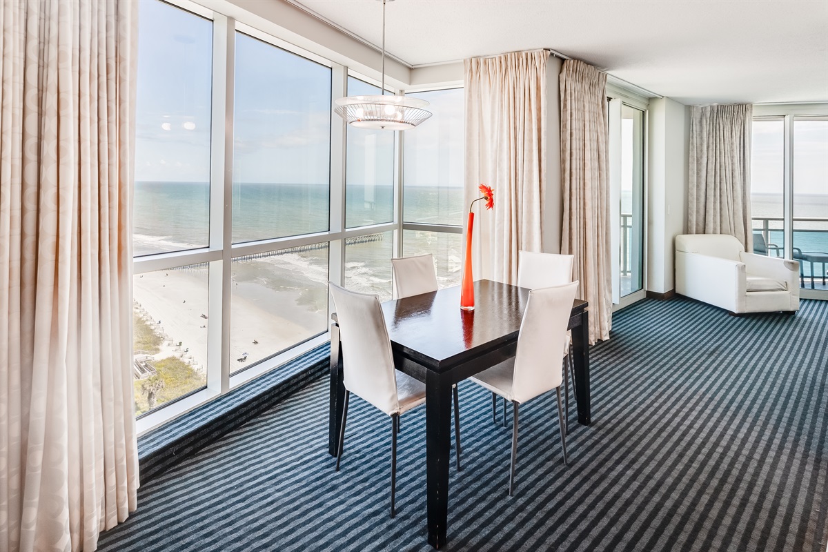 Amazing Living Room with Stunning Views🌊☀️